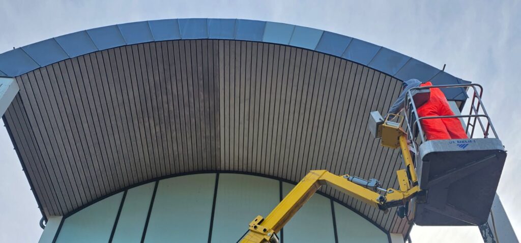 HVL Stord – målar i lift